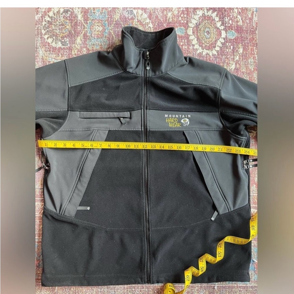 Mountain Hardwear Men's Dark Gray Performance Jacket